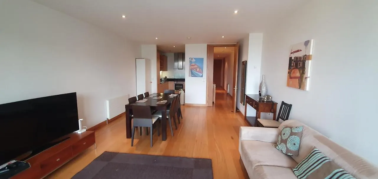 Central Prime King Size Apartment ダブリン